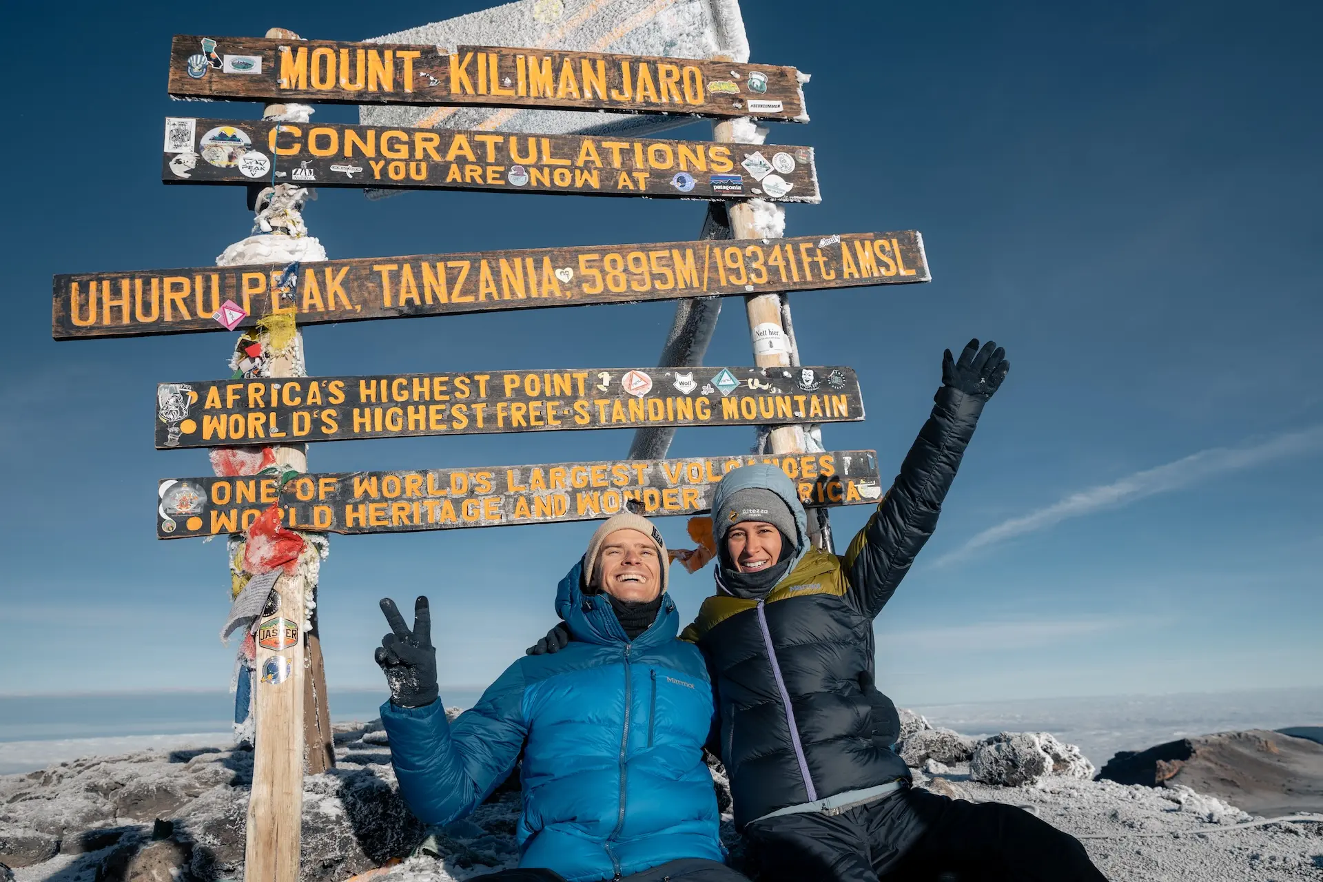 著名な旅行インフルエンサー@jonny.melonは当社のグループ登山に参加し、登頂を達成しました