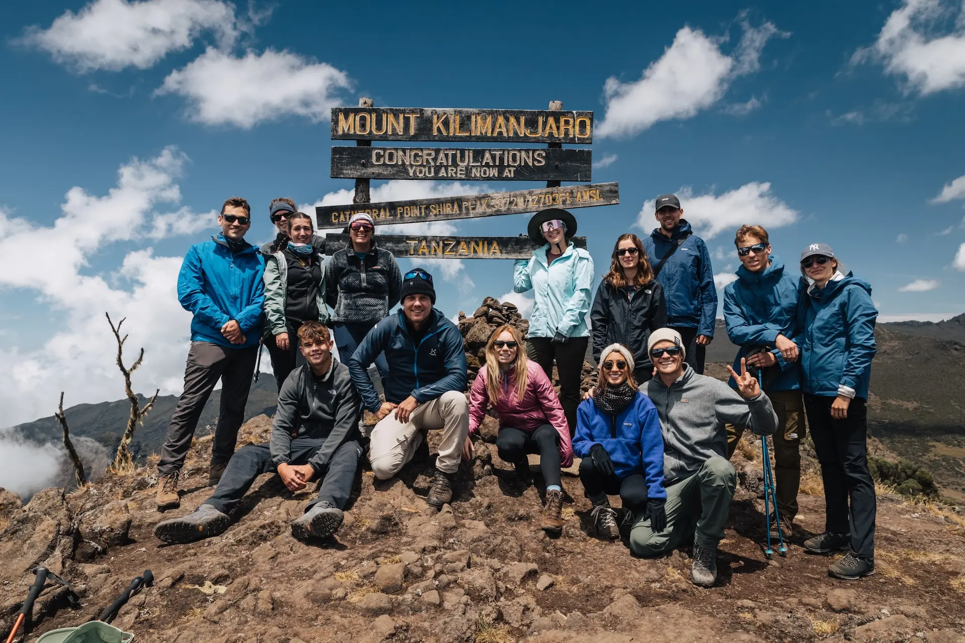 著名な旅行インフルエンサーのジョニー・メロンは、2023年に当社のグループ登山に参加しました